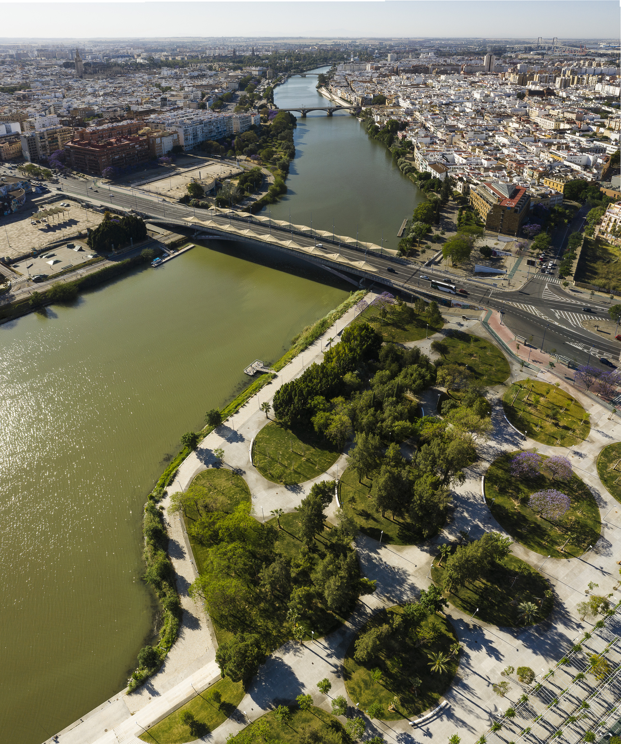 En este momento estás viendo El Parque Fernando Magallanes, diseñado por Vázquez Consuegra, nominado en los premios 2021 de ArchDaily