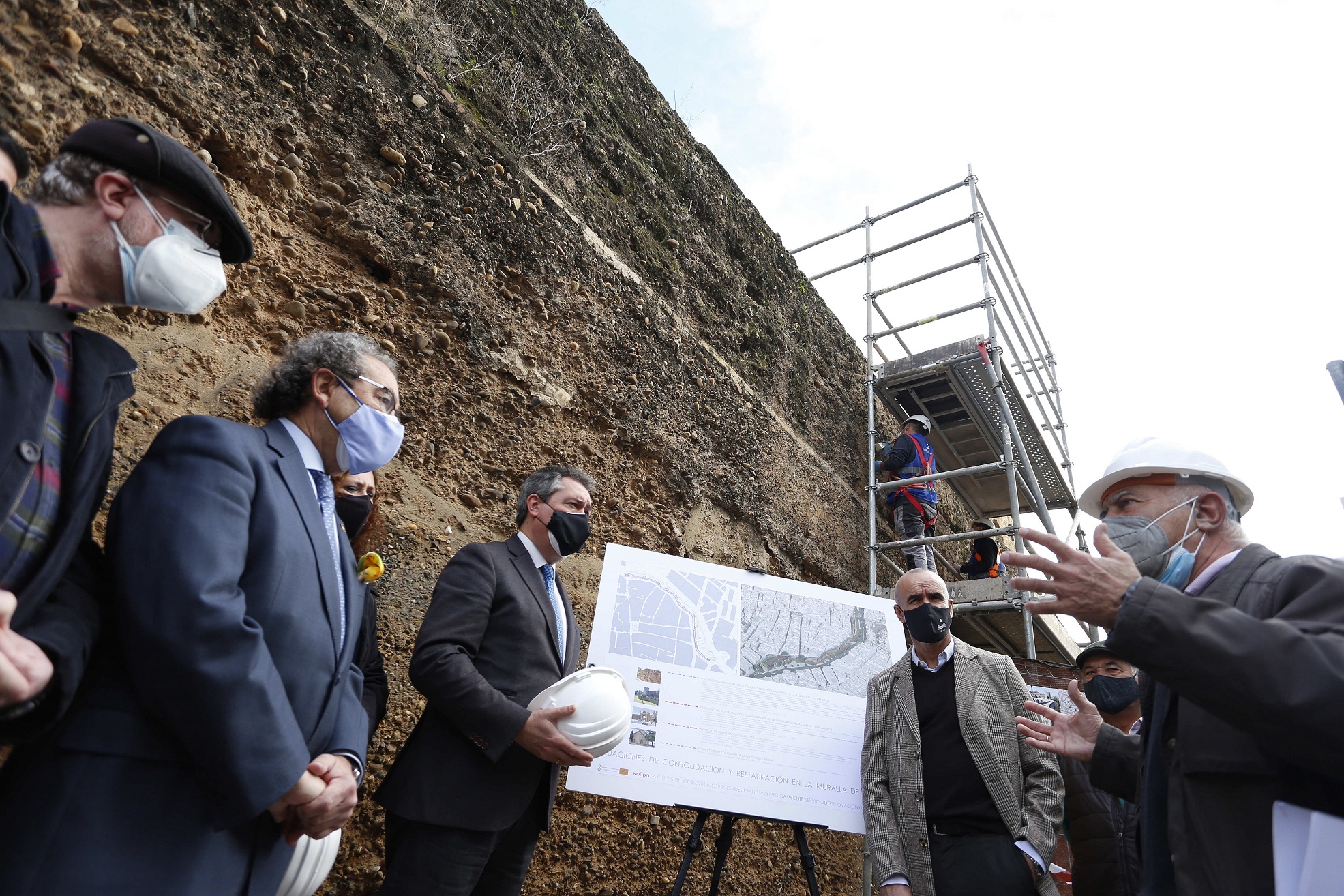 En este momento estás viendo Comienza la restauración de la Muralla de la Macarena