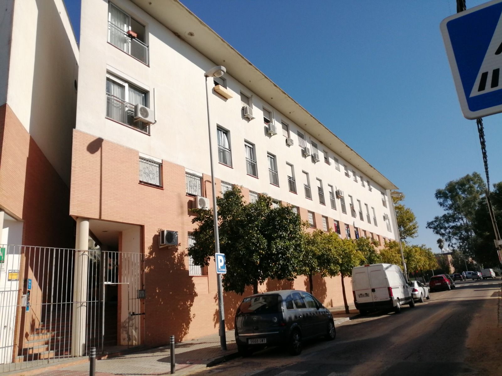 Fomento licita obras de eficiencia energética para 62 viviendas de los Bermejales