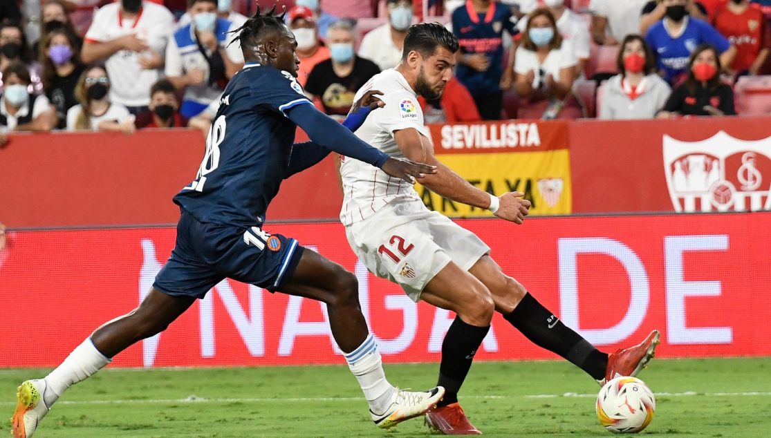 En este momento estás viendo Sevilla FC-Espanyol, 2-0: el Sevilla se aúpa a lo más alto de la tabla