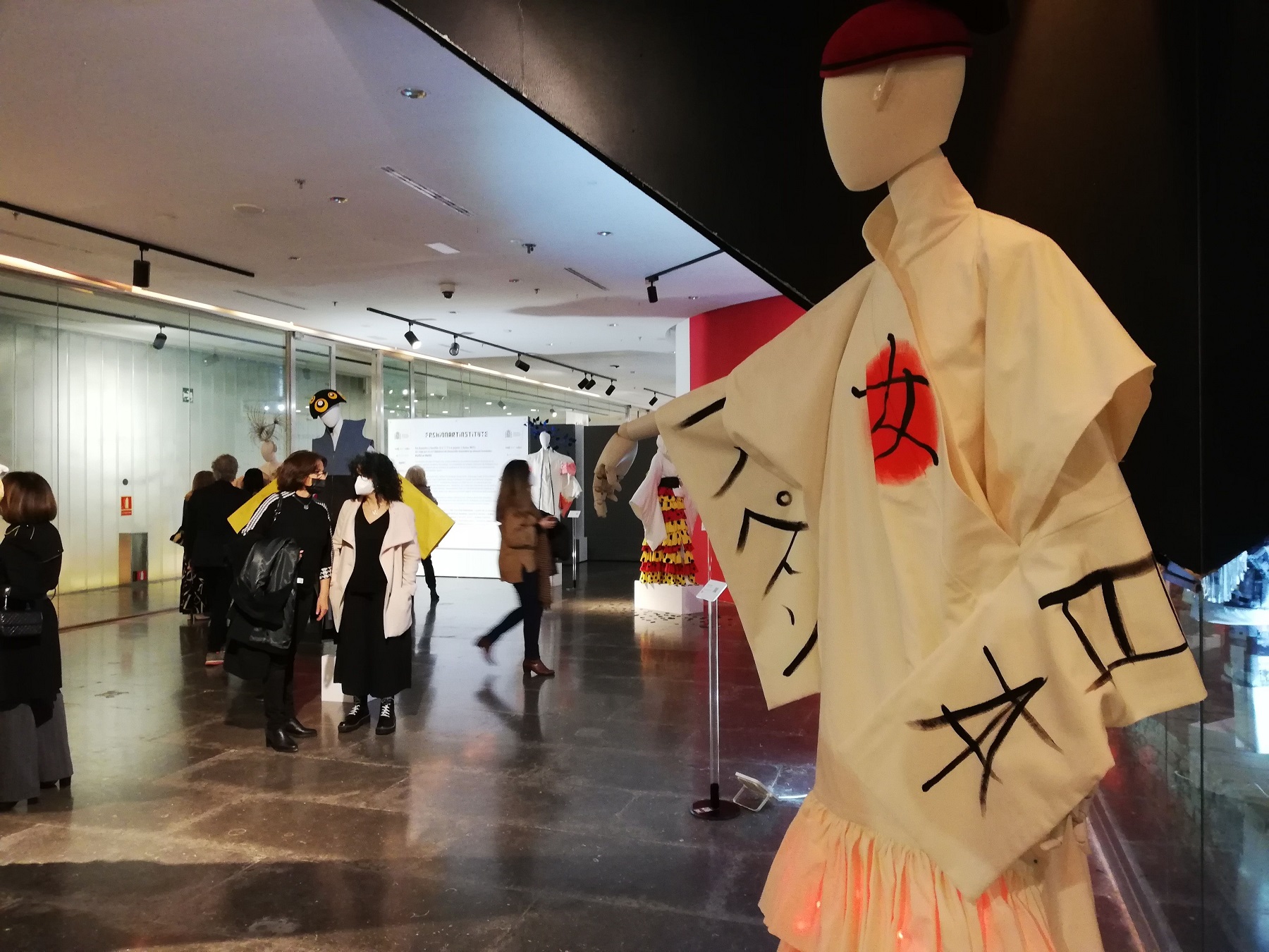En este momento estás viendo Moda, arte, inclusión y sostenibilidad se fusionan en ‘Fashion Art. De Sevilla a Japón’, la nueva exposición de Antiquarium  