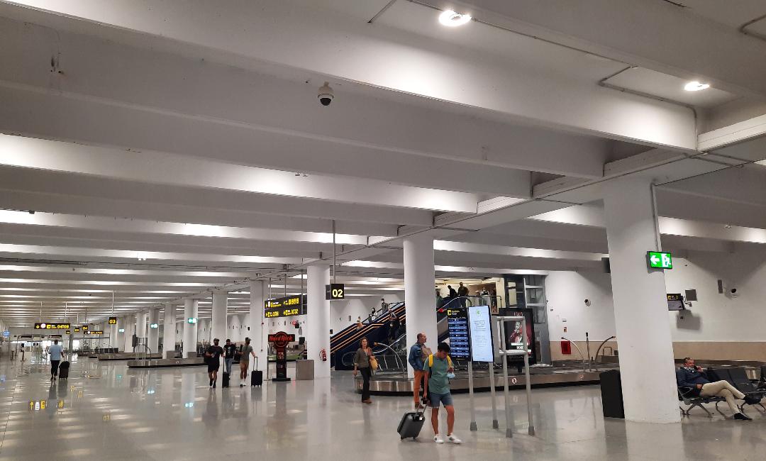 En este momento estás viendo El Aeropuerto de Sevilla finaliza la nueva sala de recogida de equipajes del edificio terminal