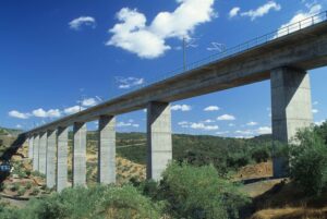 Lee más sobre el artículo Adif AV da otro nuevo impulso a la renovación de la LAV Madrid-Sevilla: inicia la renovación de viaductos