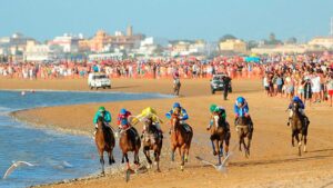 Lee más sobre el artículo La Capitanía Marítima de Sevilla prohíbe el uso de motos náuticas durante las carreras de caballos de Sanlúcar de Barrameda