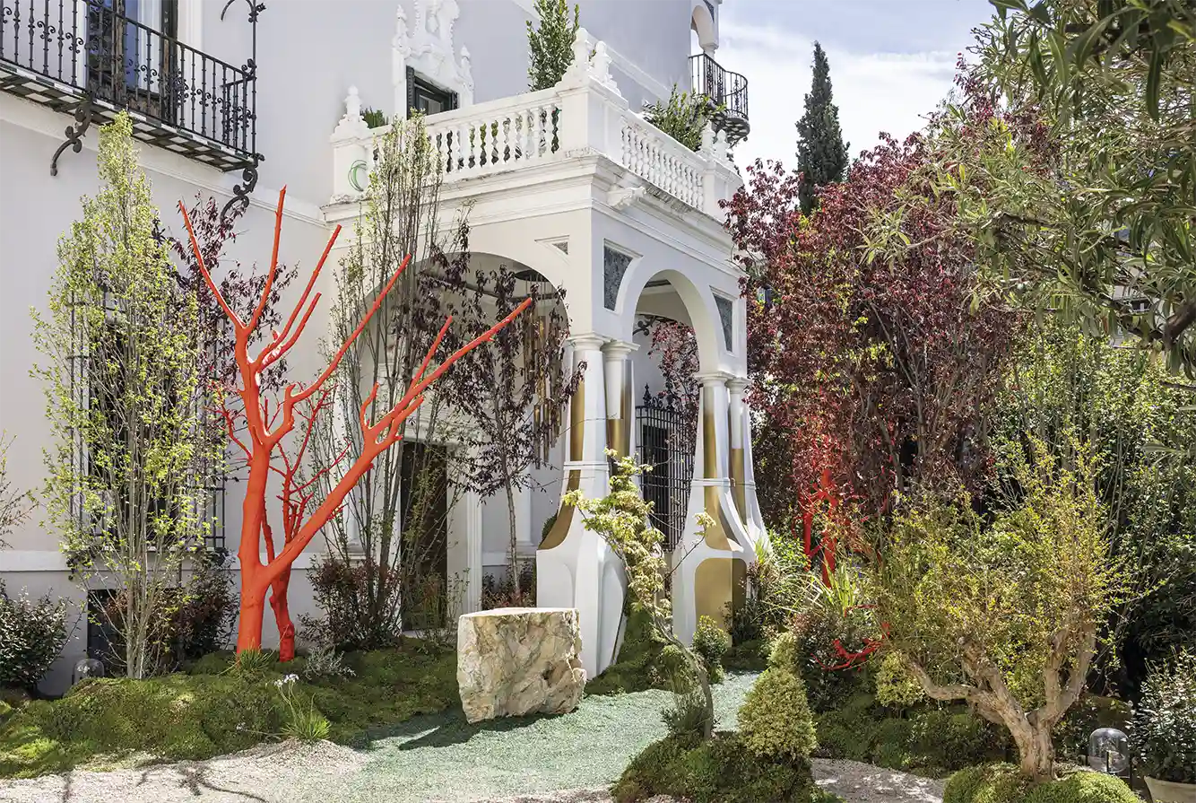 En este momento estás viendo El paisajista Fran Cisneros lleva la dársena del Guadalquivir al Palacio de la Trinidad de Madrid