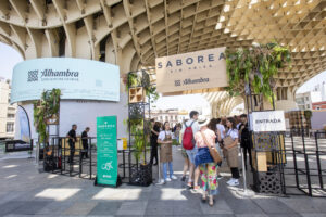 Lee más sobre el artículo Vuelve ‘Saborea Sevilla’, el mercado gastronómico efímero de Cervezas Alhambra