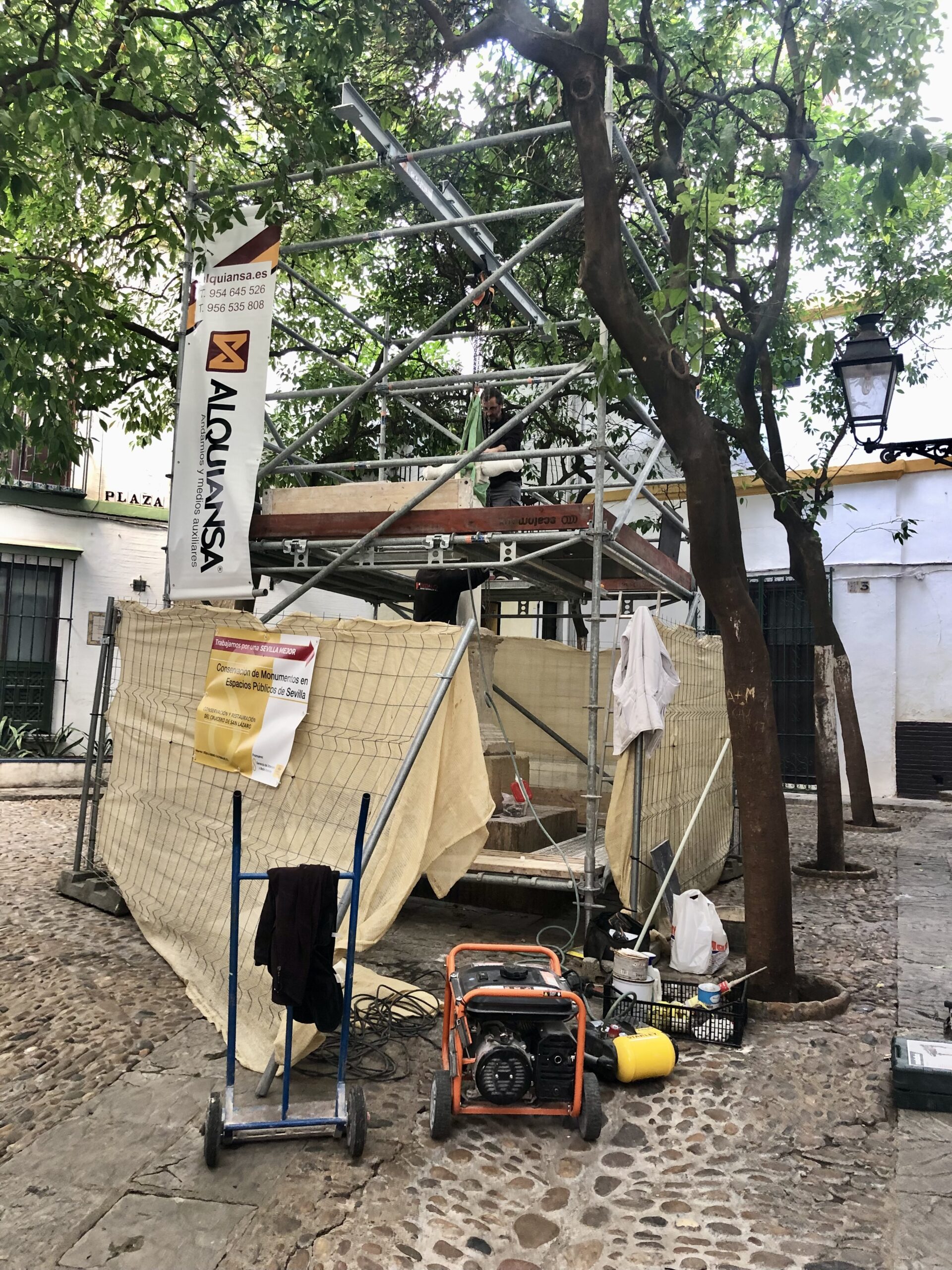 Repuesta la cruz de San Lázaro en la Plaza de Santa Marta