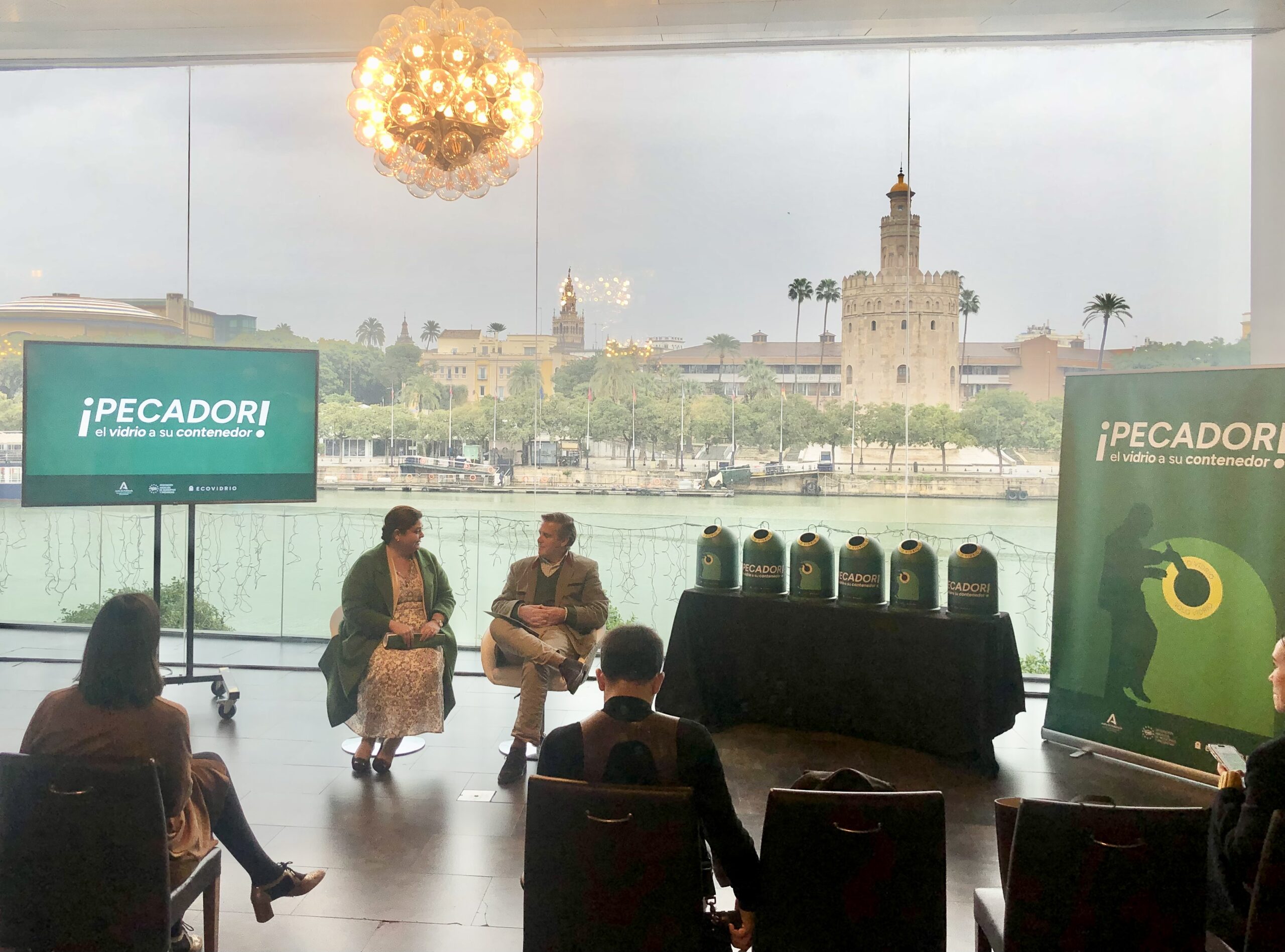 En este momento estás viendo Chiquito protagoniza la nueva campaña de Ecovidrio presentada en Sevilla