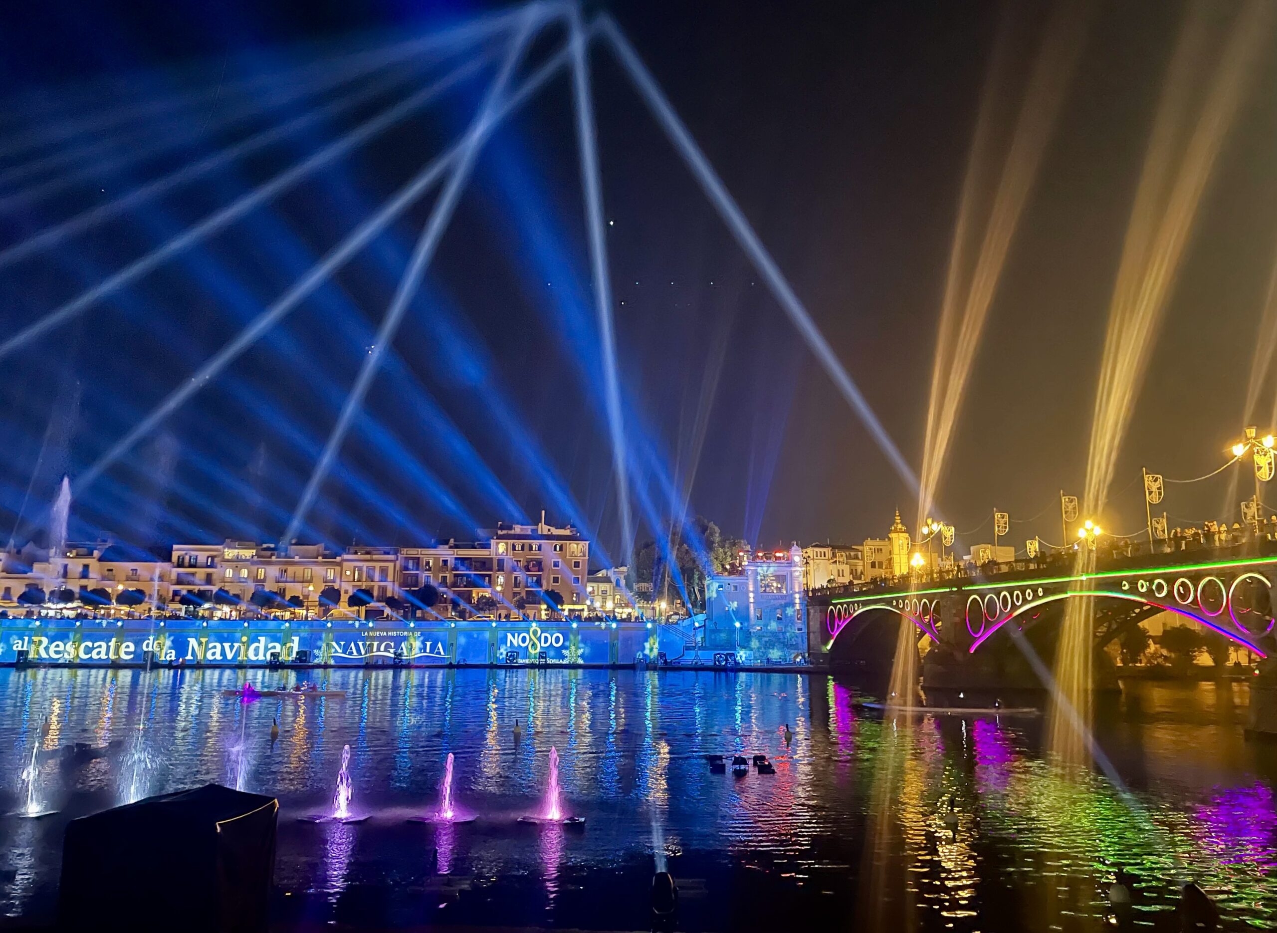 En este momento estás viendo Estrenada ‘Navigalia, al rescate de la Navidad’, horarios del mapping del río