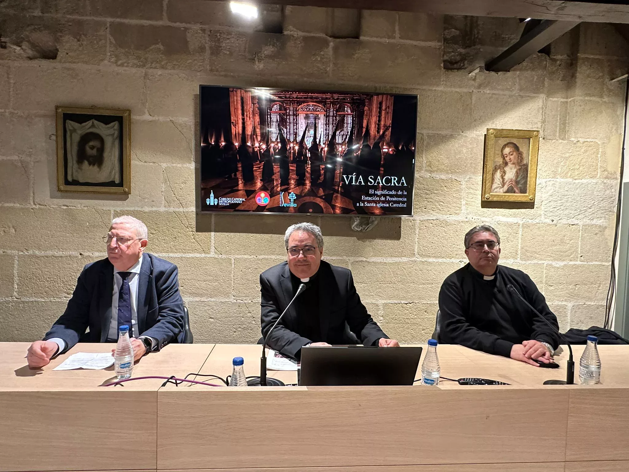 En este momento estás viendo El Cabildo Catedral y el Consejo presentan a las Hermandades «Vía Sacra»