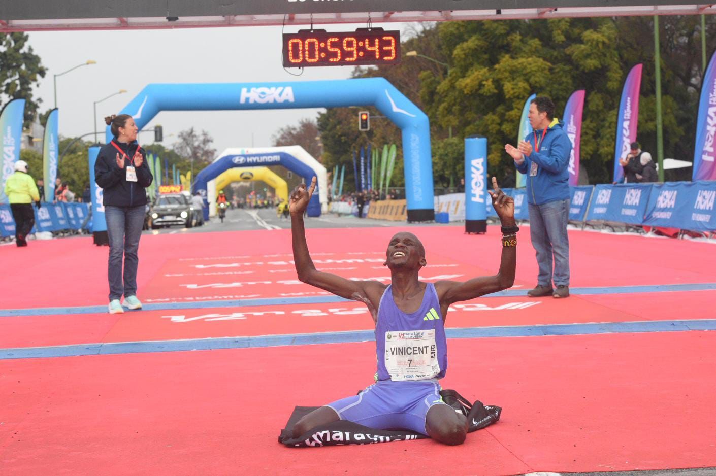 En este momento estás viendo Vinicent Nyamongo y Rebeca Chelangat se proclaman vencedores del 30° Medio Maratón de Sevilla