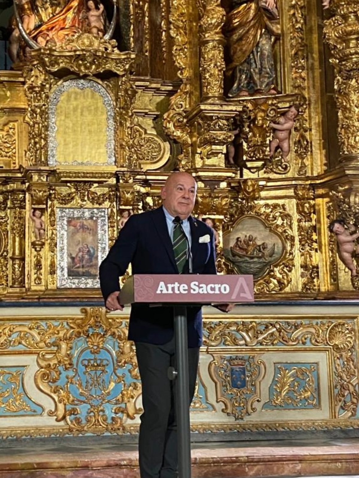 En este momento estás viendo “Paquili” reelegido por unanimidad Presidente del Gremio de Arte Sacro de Sevilla