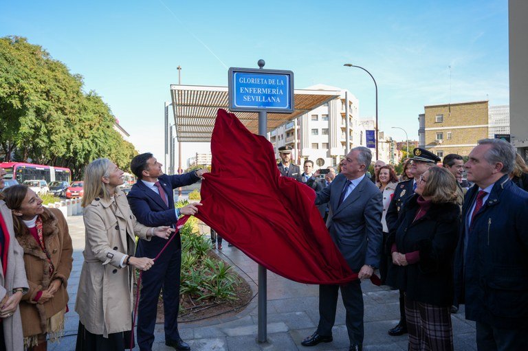 En este momento estás viendo El agradecimiento de la ciudadanía se plasma en la rotulación de la ‘Glorieta Enfermería Sevillana’