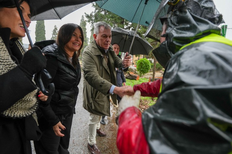 El Ayuntamiento mantiene activo un amplio operativo en el Cementerio para garantizar la seguridad tras la borrasca
