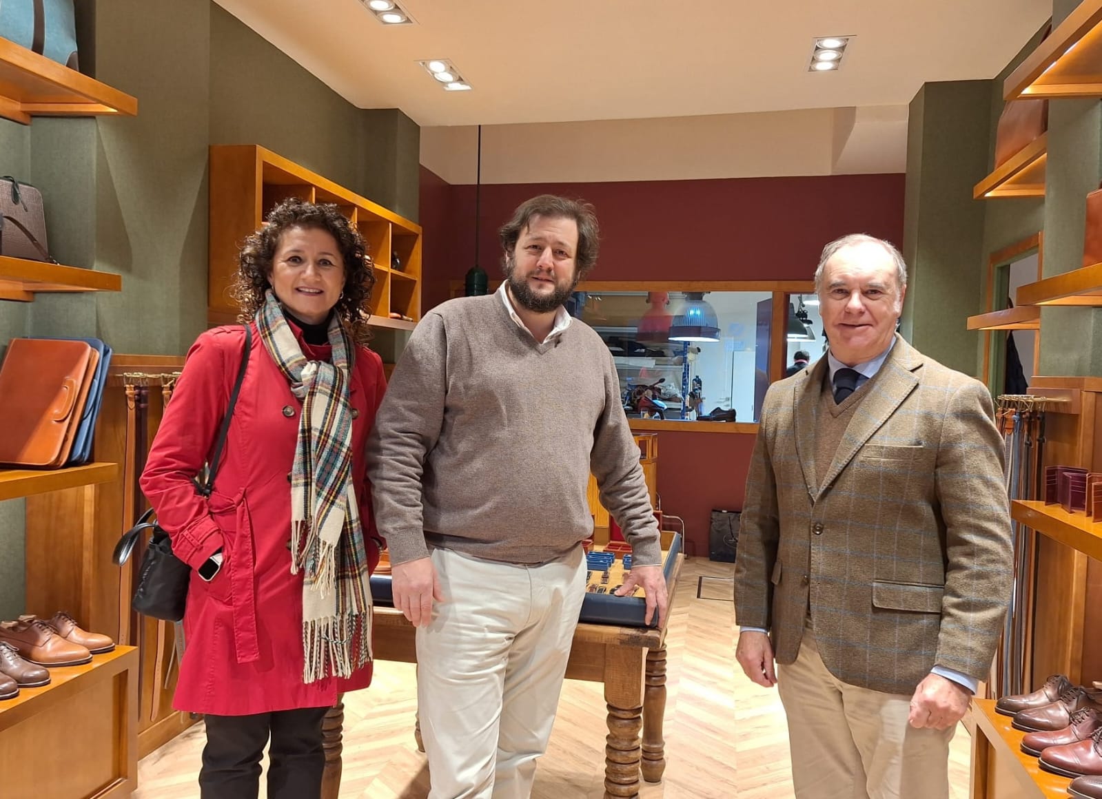 Empleo refuerza su apoyo al comercio de barrio y la artesanía de Sevilla con motivo del Día del Comercio