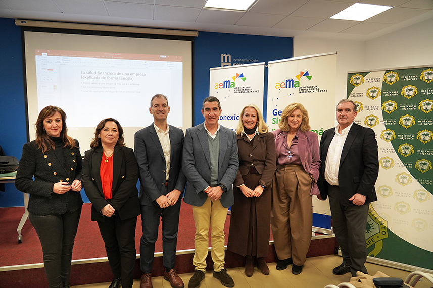 AEMA impulsa la formación financiera de los empresarios de Mairena con una sesión impartida por el decano de los Economistas de Sevilla