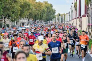 Lee más sobre el artículo La Carrera Casco Antiguo ‘CaixaBank’ cierra el Circuito Divina Seguros del Ayuntamiento con más de 10.000 inscritos