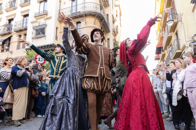 El Real Alcázar pone en marcha cinco talleres temáticos sobre música, farmacia, danza, gastronomía y moda en la época de Carlos V